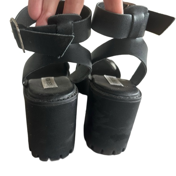 STEVE MADDEN Women’s Lug Heel Black Sandal - size 8 - Picture 4 of 5